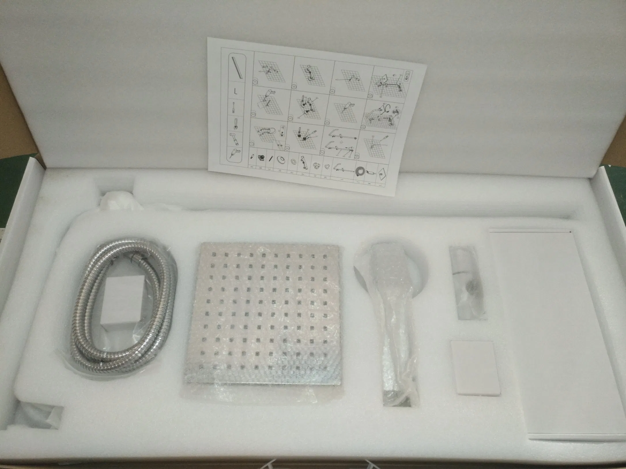 Термостатическая душевая колонна с дождевой лейкой