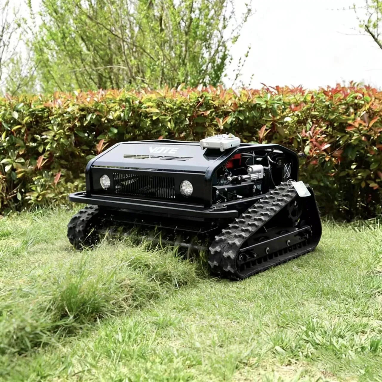 Газонокосилка бензиновая с нулевым радиусом разворота и пультом ДУ