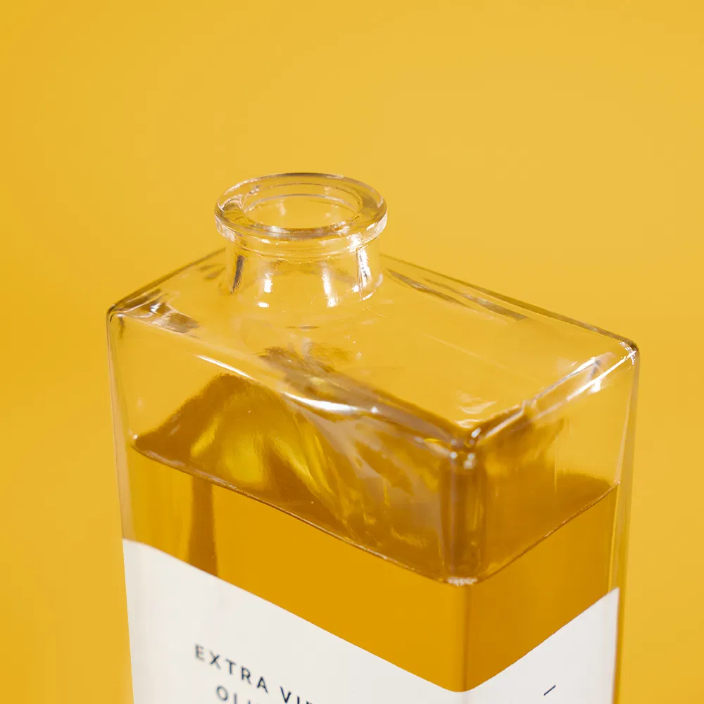 New Design Square Glass Olive Cooking Oil Bottles 500ml Capacity with Easy Pour Spout and Cork Sealing Free Sample