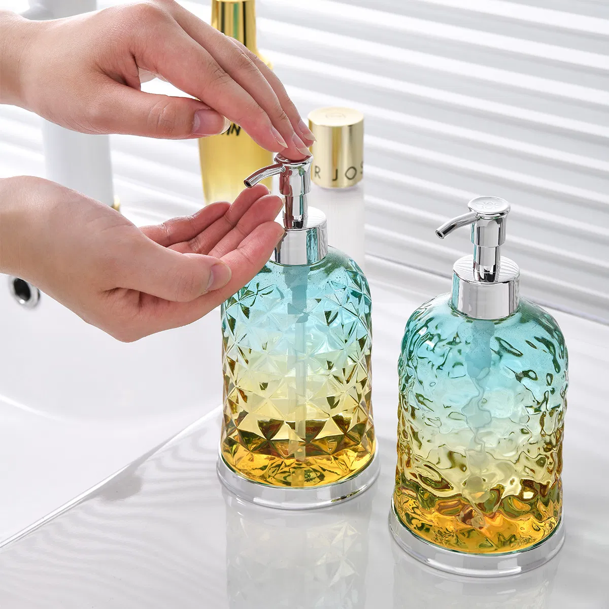 Nordic Light Luxury Push-Type Soap Bathroom Shampoo Shower Gel Dispenser Bottle with Pump