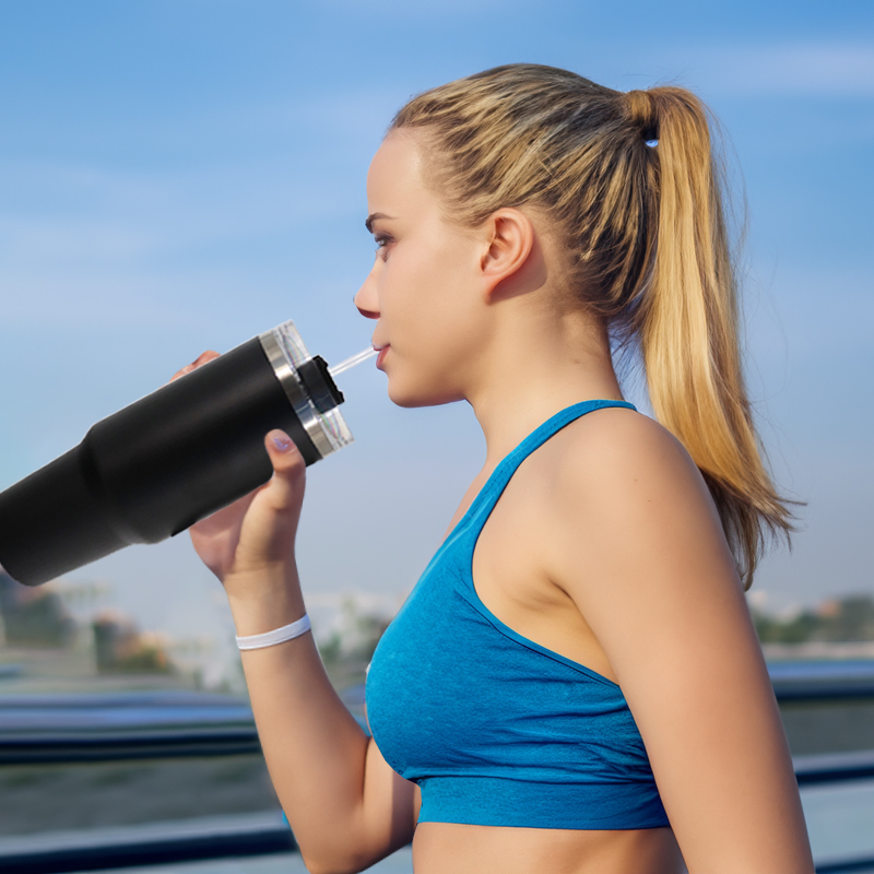 Термоизолированная бутылка для воды в форме колы