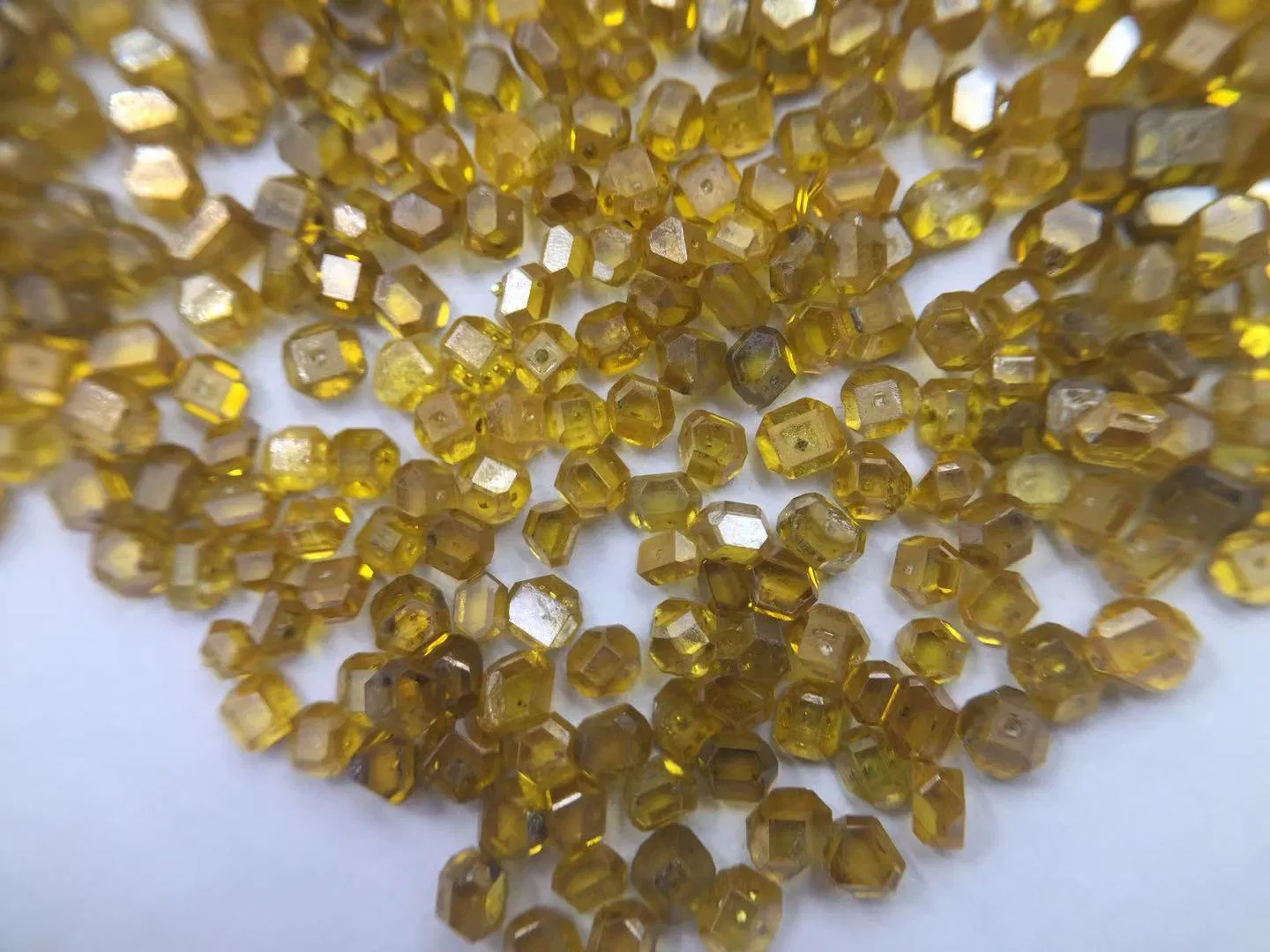 Synthetic Rough Diamond/ Synthetic Diamonds for Sale