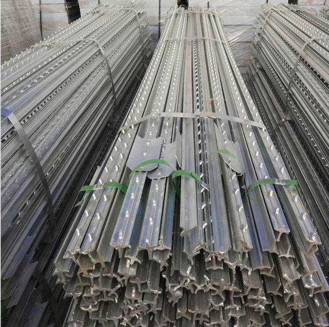 High Quality 6/8FT American Steel Galvanized / Green Studded T Post