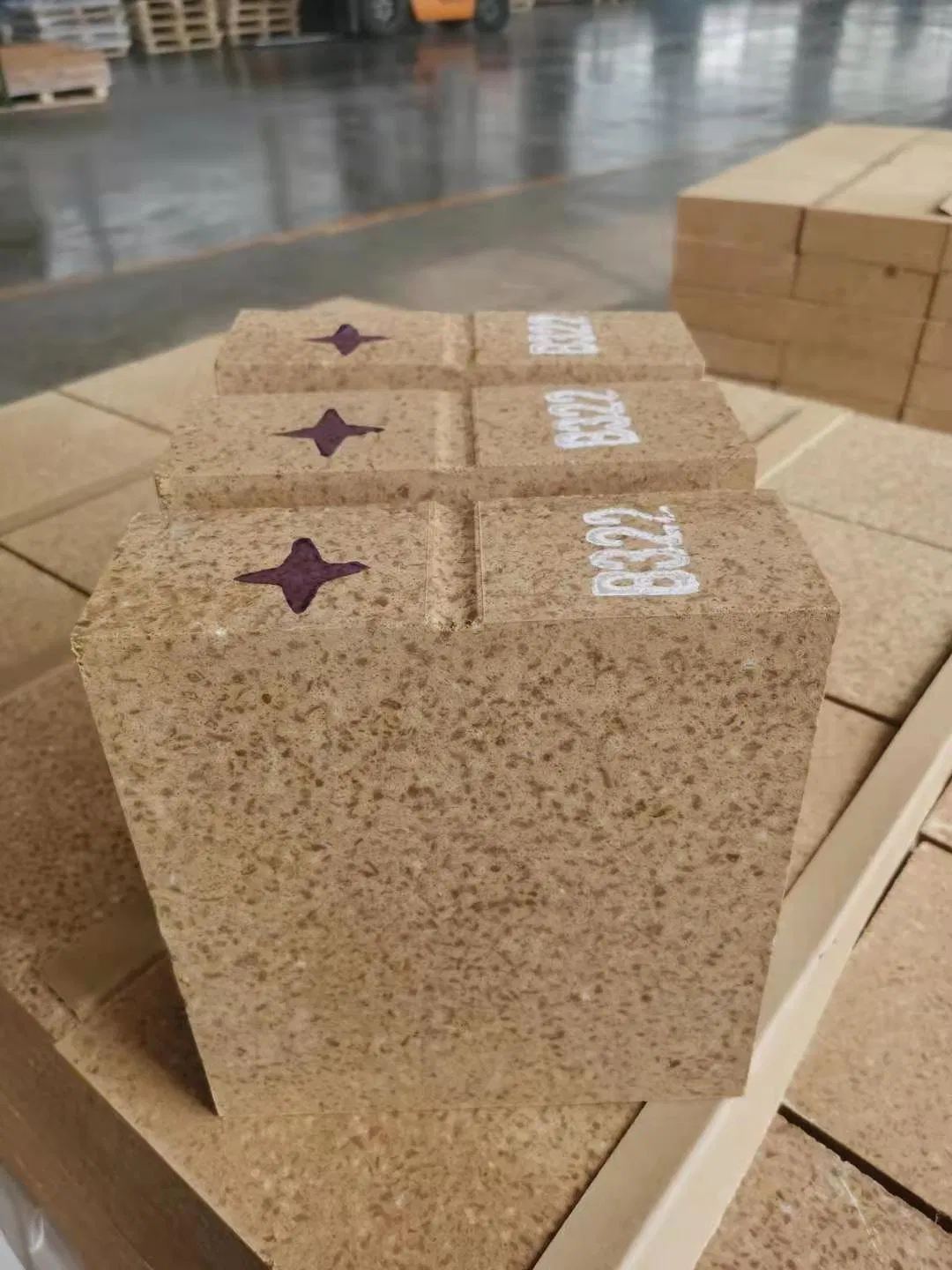 Магнезито-глиноземистый кирпич MLJ85 для зоны перехода