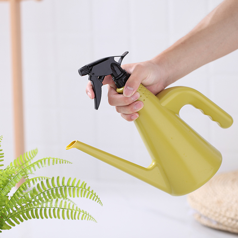 900ml Garden Watering Can with Sprayer