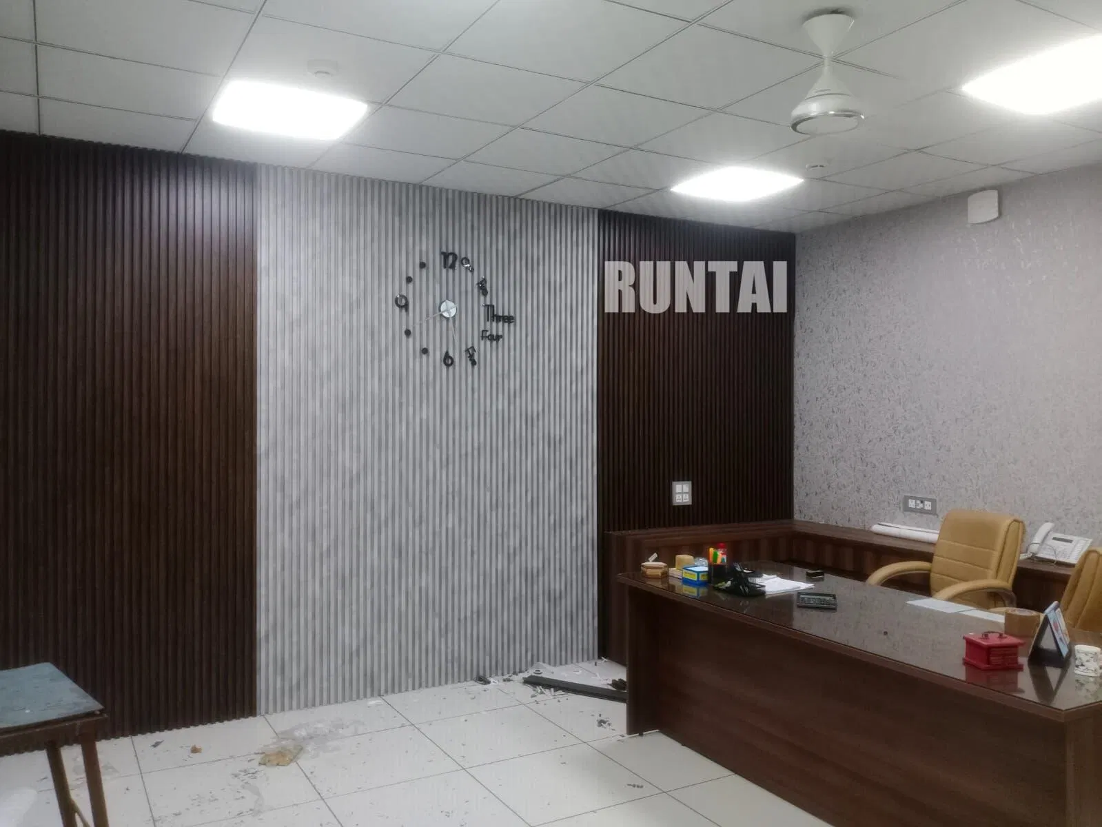 Прочная WPC стеновая панель для помещений с высокой проходимостью