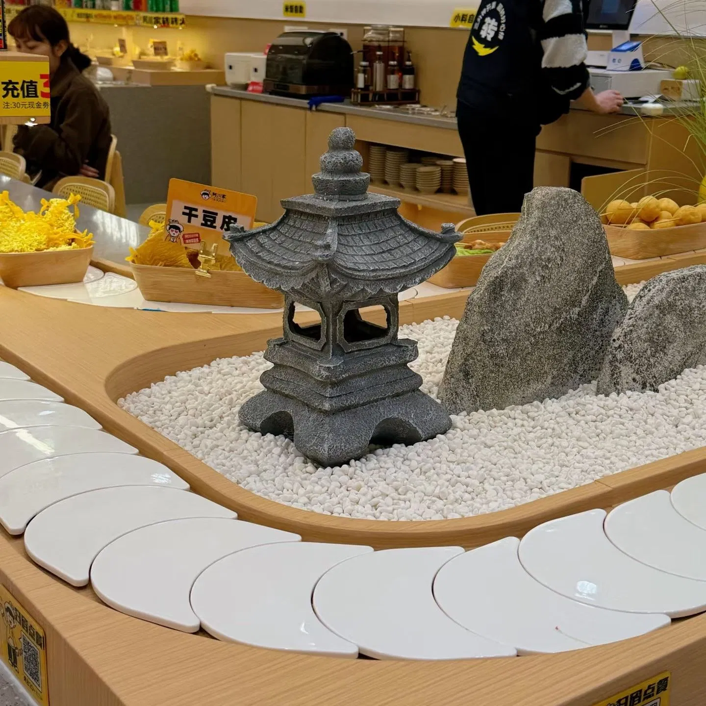 Rotating Hot Pot Conveyor Table Sets for Japanese Cuisine, Korean Cuisine, Western Restaurant and Cafeteria