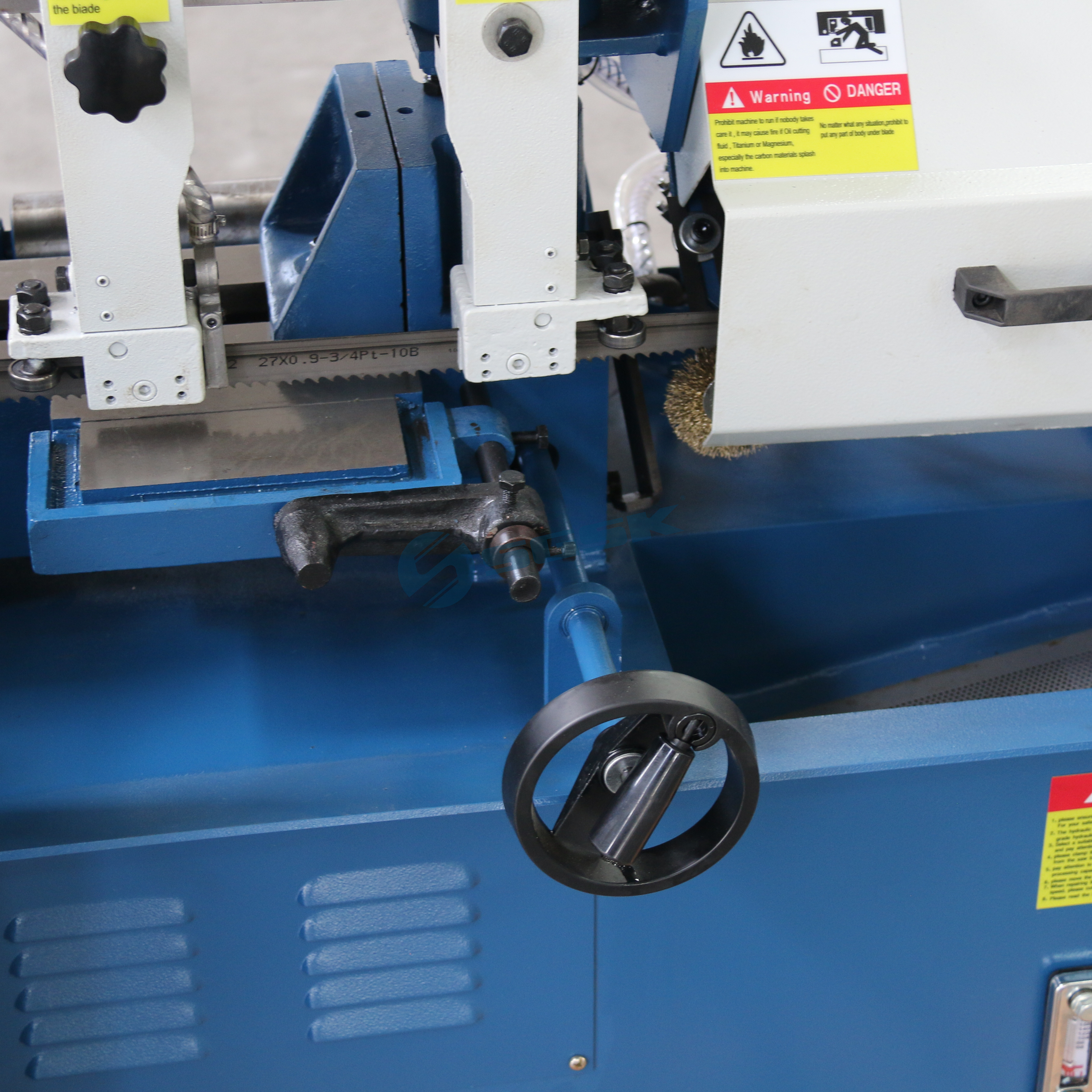 Станок ленточнопильный настольный по металлу GH4220