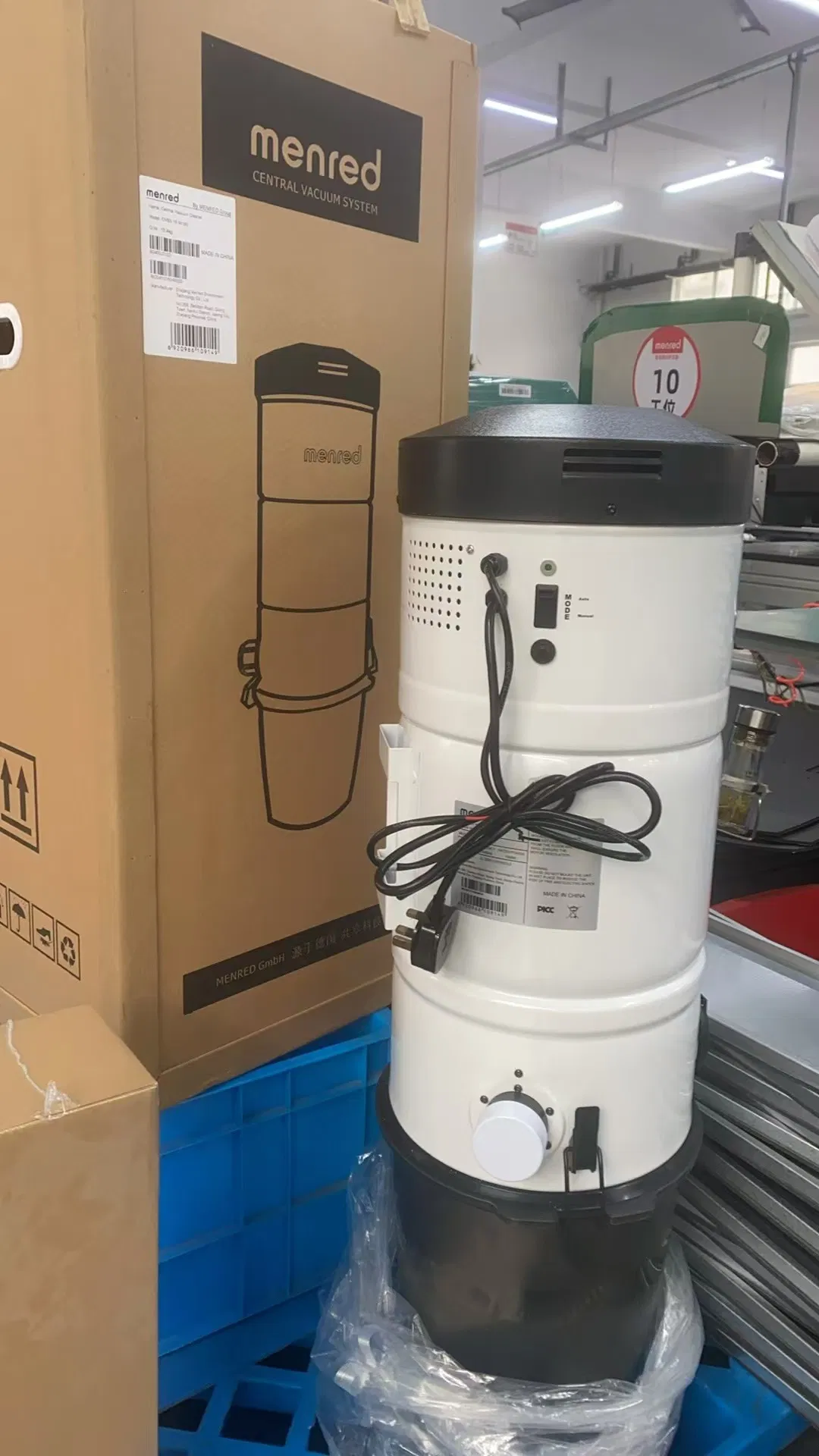 Efficient and Durable White Vacuum Cleaner for All Your Cleaning Needs