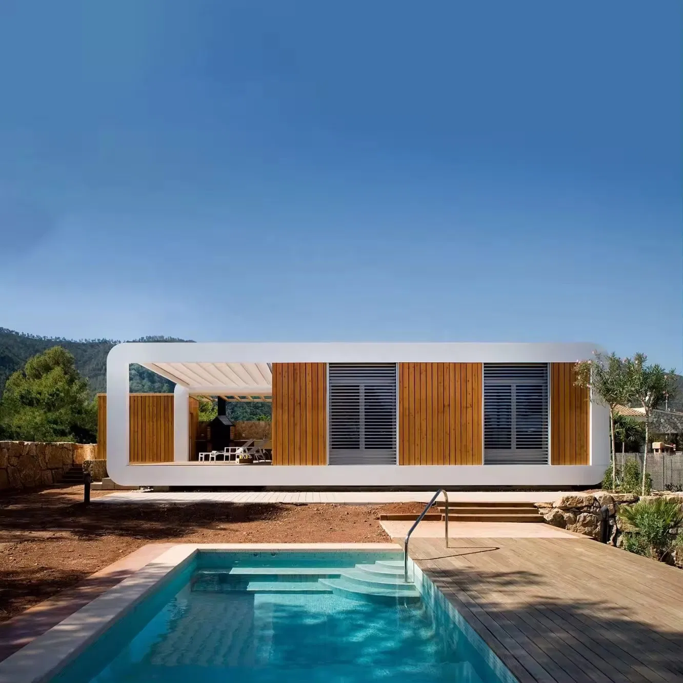 Mobile Home Space: Versatile Outdoor Office and Creative Villa