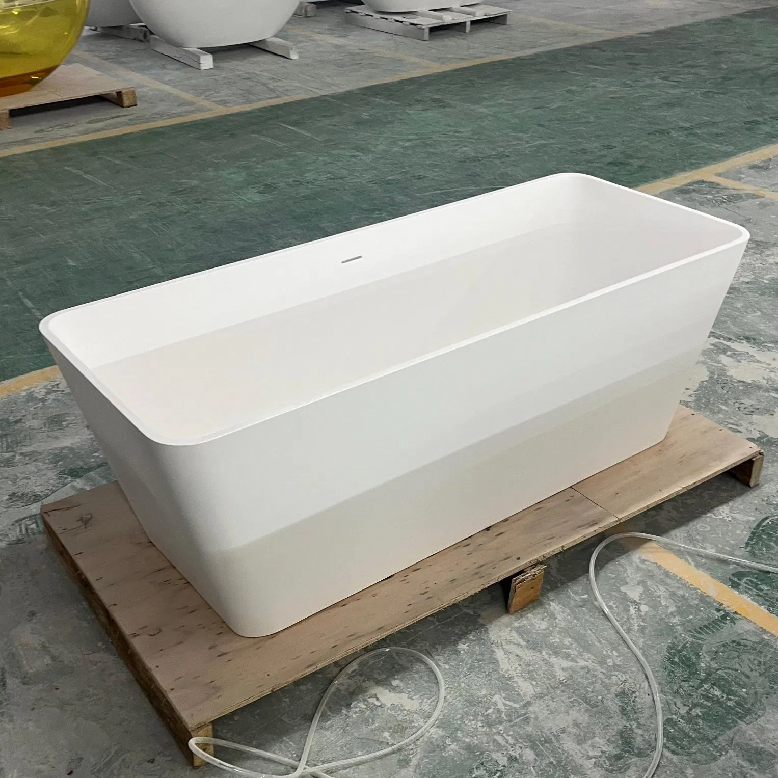 Прямоугольная акриловая ванна Miluo