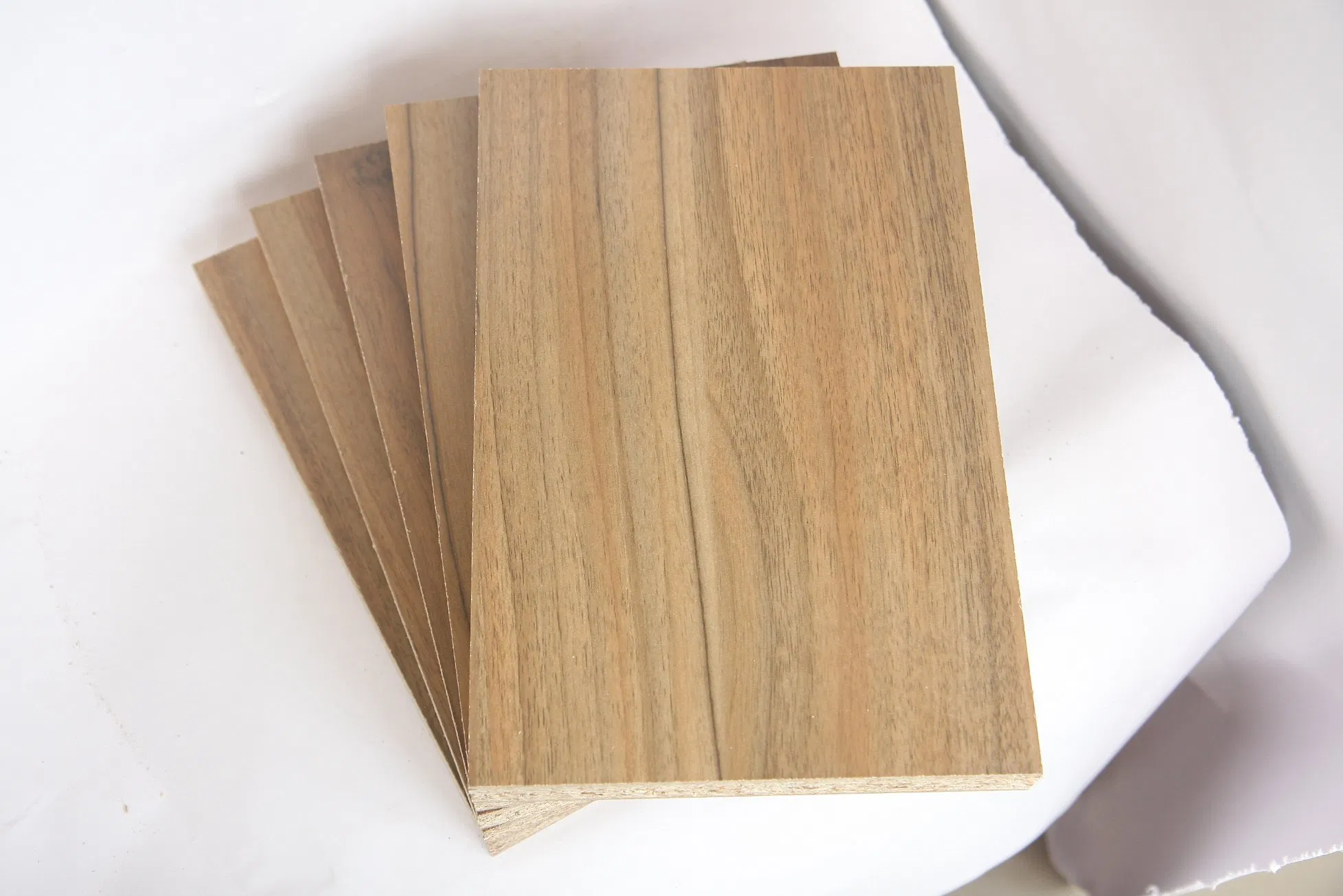 Melamine Faced 1220*2440mm, E0/E1/E2 Glue 12/15/16/18/20mm Thickness Chipboard