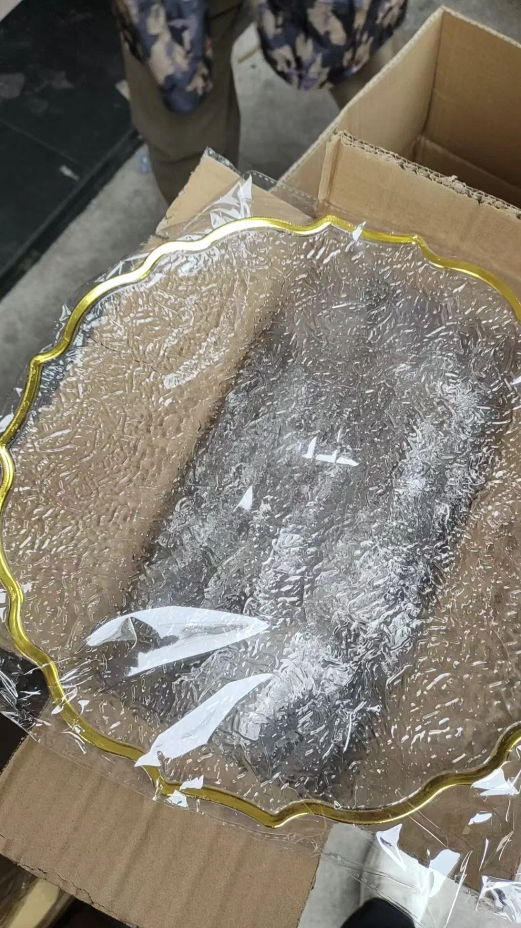 Wholesale Luxury Frosted Acrylic Clear Charger Plate Wedding Party Dinner Plates Dinnerware Dishes