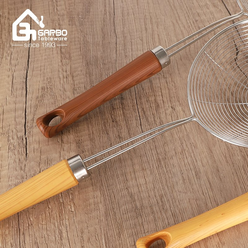 Multisize Durable Kitchen Utensil Fine Stainless Steel Kitchen Cooking Fryer Skimmer with Wooden Handle