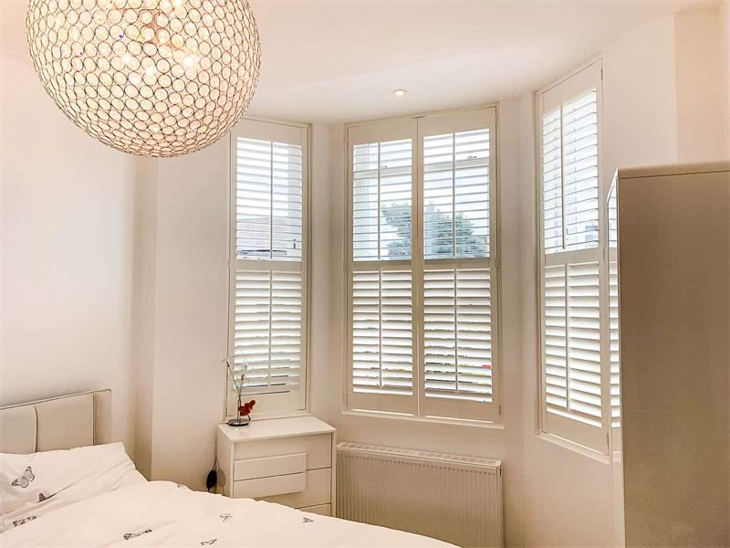 Modern Design Wood/ PVC Louvers Sliding Folding Plantation Shutters for Living Room Bedroom Hotel Use
