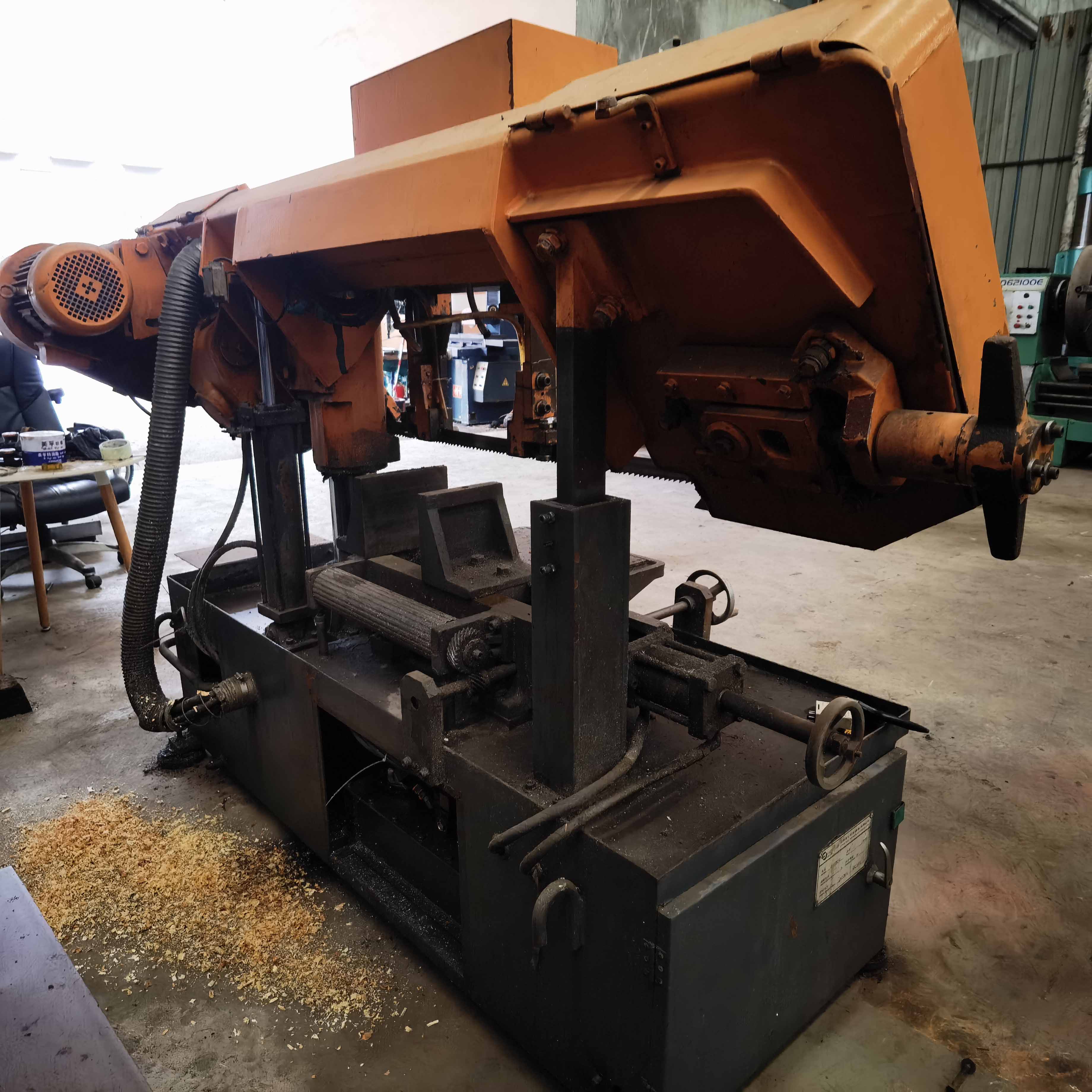 Ленточная пила промышленная горизонтальная универсальная металл дерево