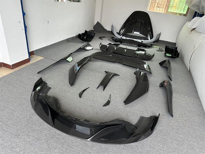 Универсальный грязезащитный спойлер из карбона для McLaren 720S