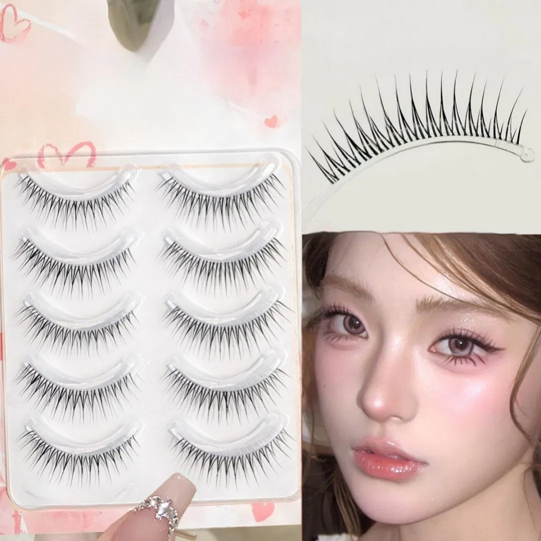 Flared out False Eyelashes Design to Create a Beautiful Almond Eye Shape