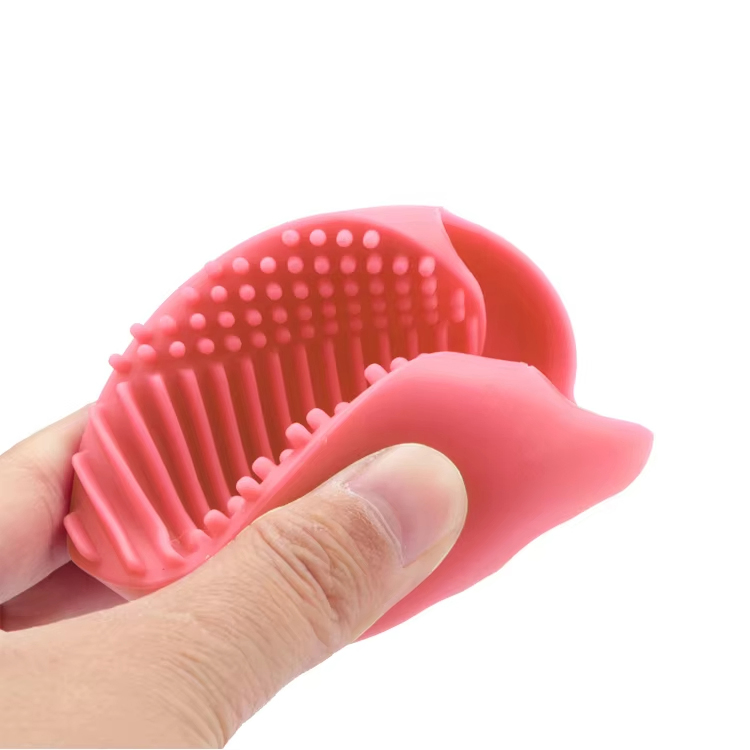 2024 New Sales Heart Shape Portable Makeup Brush Cleaner Mat 3 in 1 Silicone Makeup Tools for Home Travel Makeup Cleaning