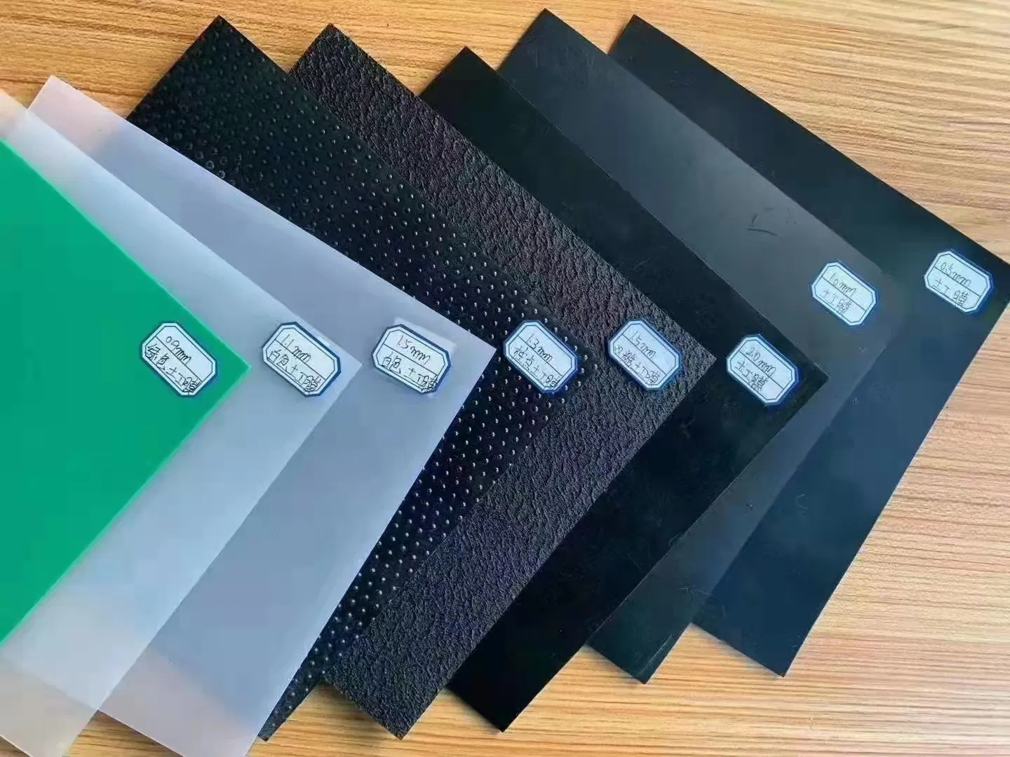 0.4mm 0.5mm 0.75mm 1mm 1.5mm 2mm Pond Liner Geomembrane 2-8m Width Waterproof HDPE Sheet Geomembrane
