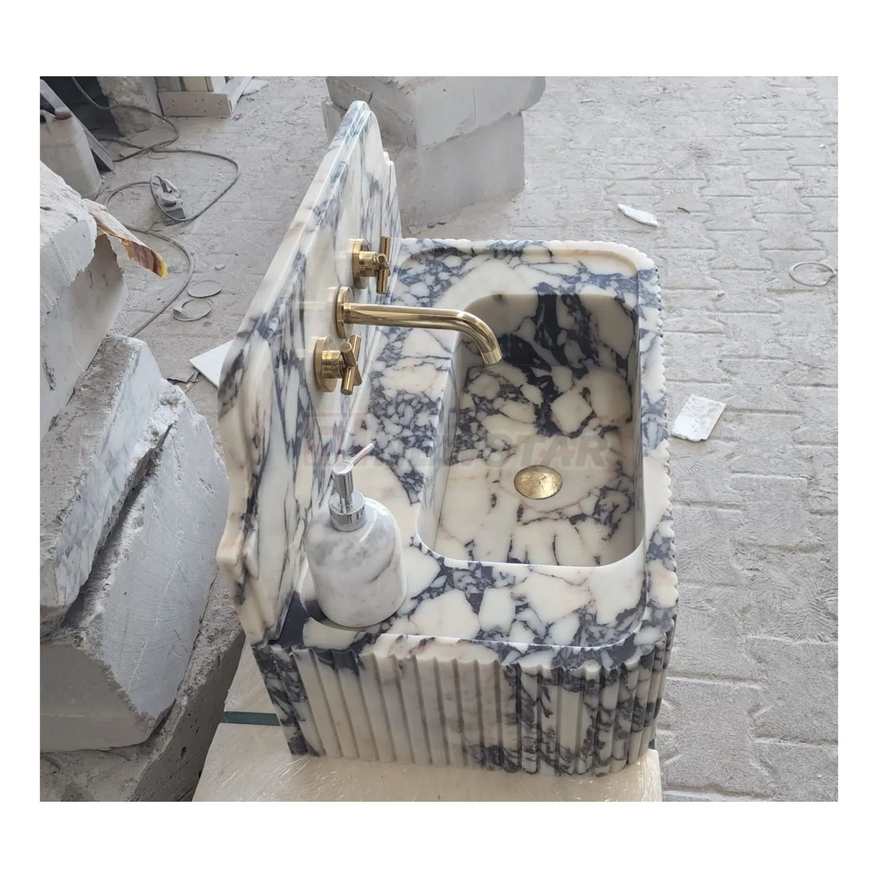 Раковина из мрамора Calacatta Viola с тумбой