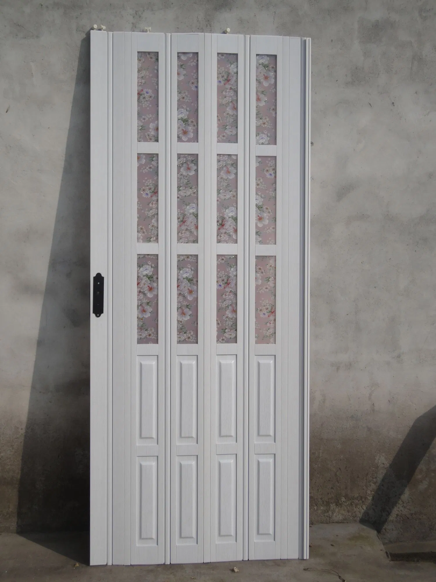 Modern Design Interior PVC Accordion Shutter Door Foldable Plastic with Finished Surface Push Pull Opening Waterproof Feature
