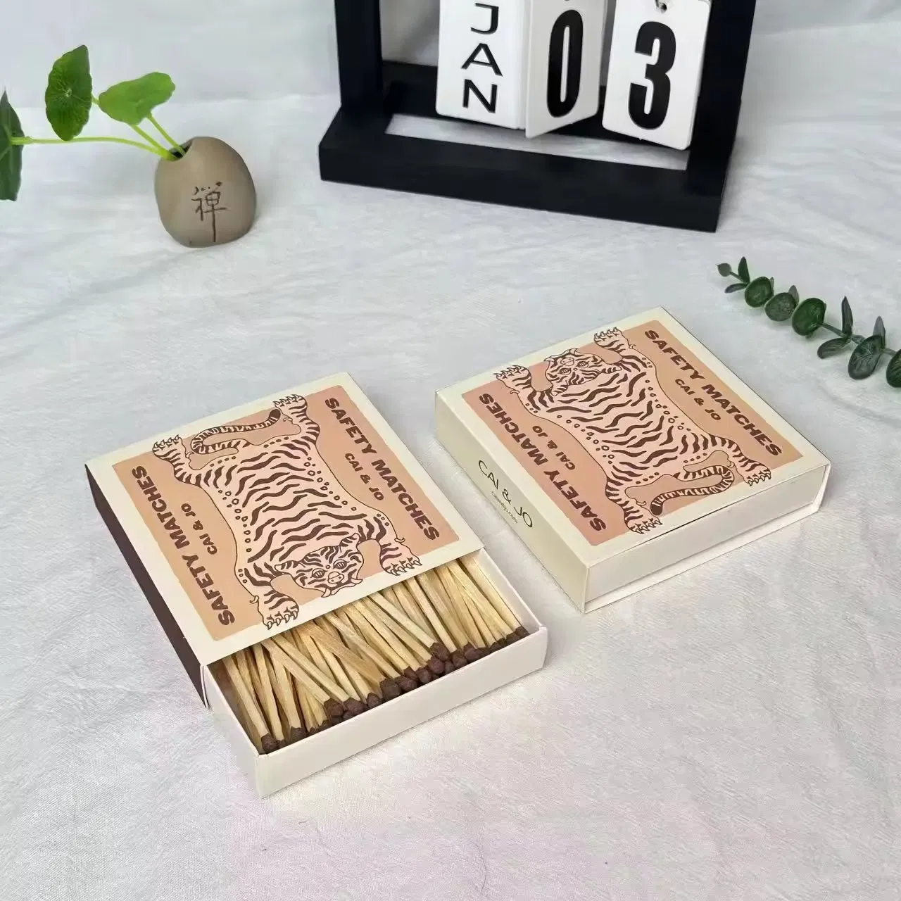 Match Box 300g White Cardboard Customized Embossed Logo Advanced High Quality Matches Box