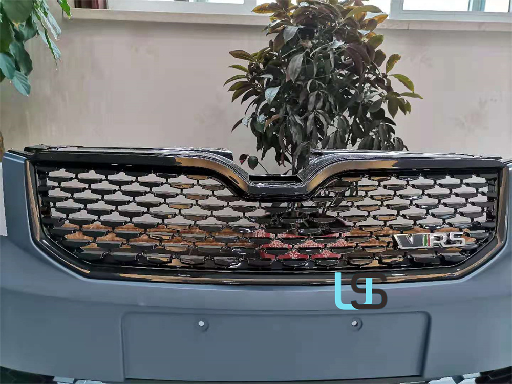 Передний бампер Octavia A7 RS с решеткой радиатора