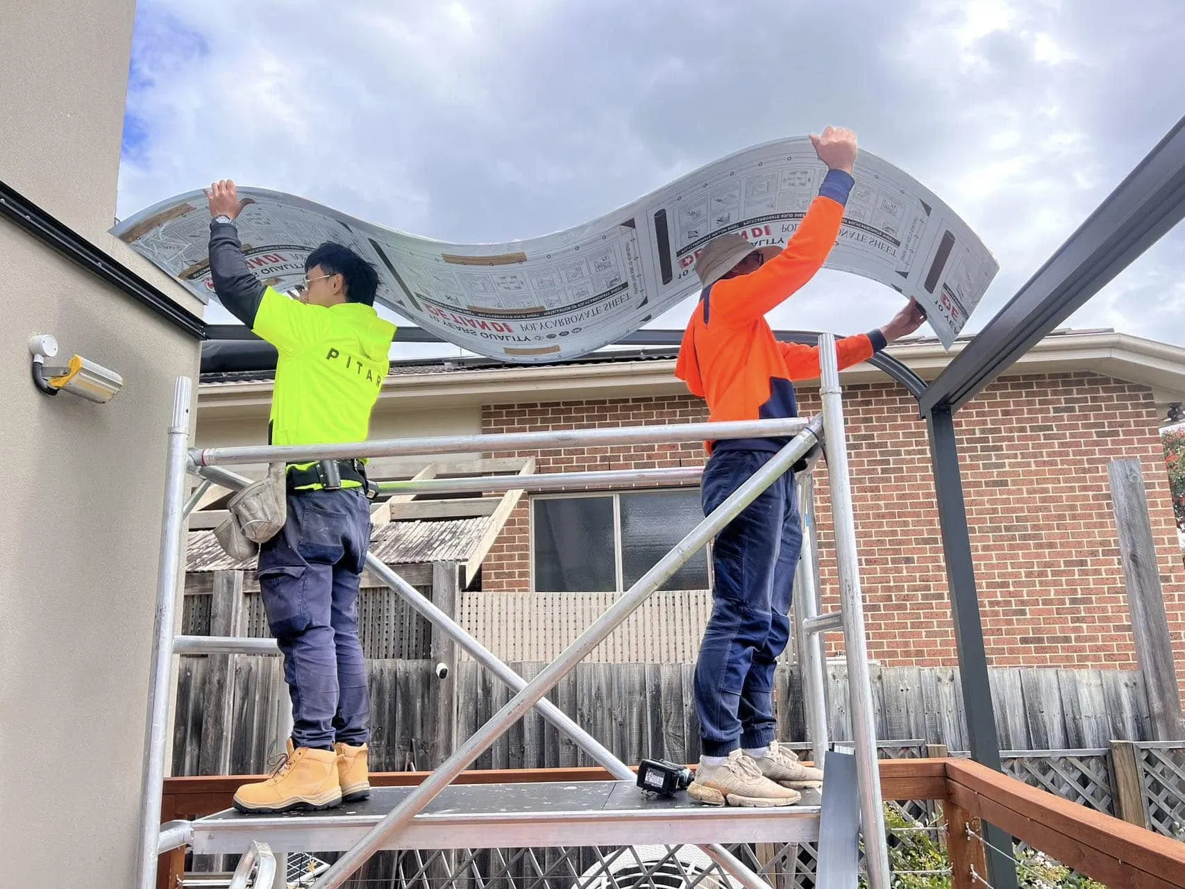 Polycarbonate Translucent Shield Canopy for Aluminum Alloy Weather Barrier