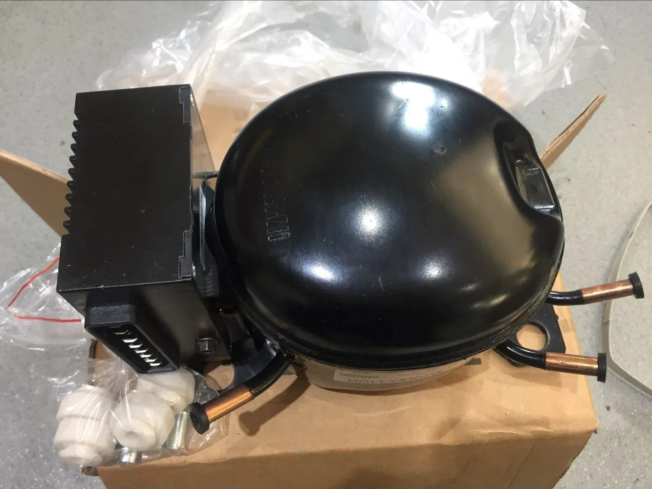 Refrigerator Compressor Voltage 110-120V~60Hz Refrigerant R134A