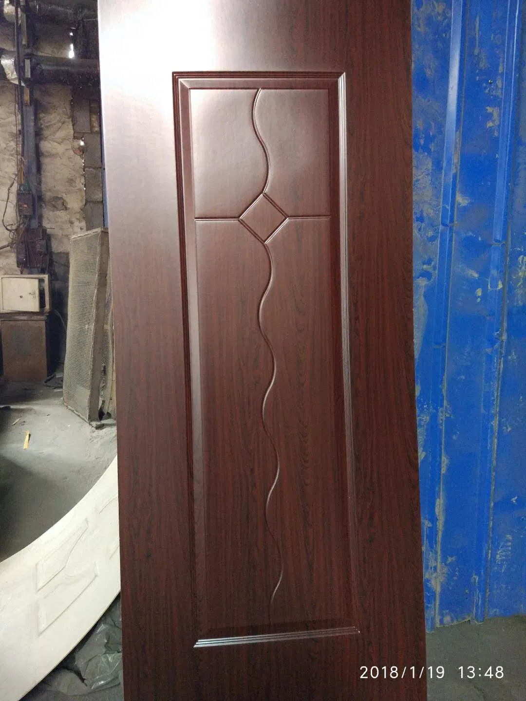 Door Skins of Different Styles and Colors Are Used for Wooden Door Decoration