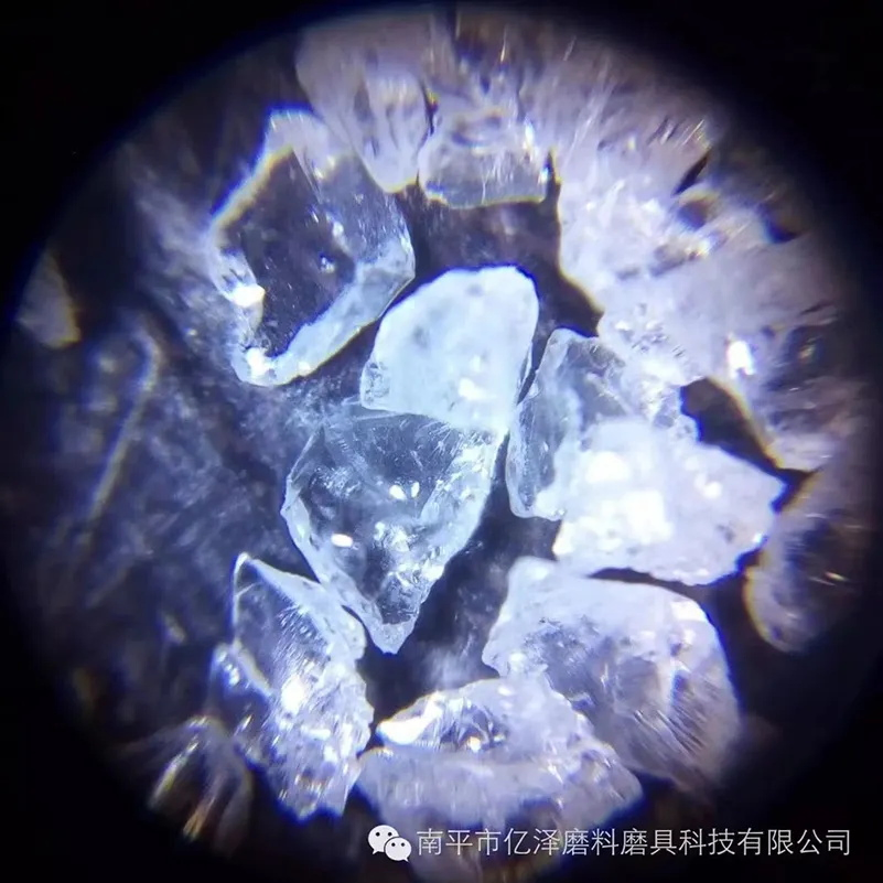 Белый электрокорунд абразивный, зерно макро и микро