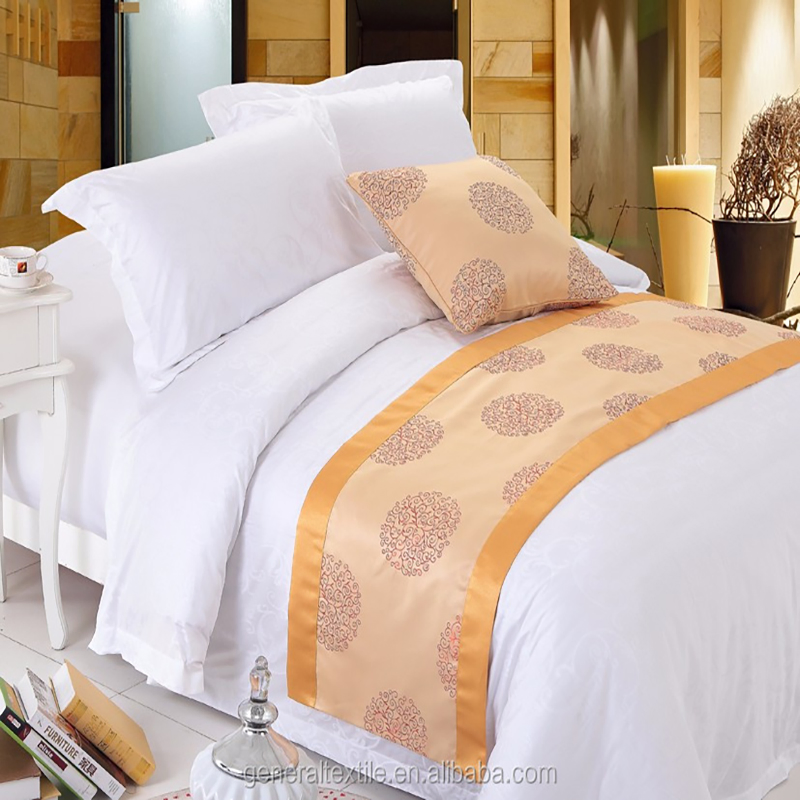 Hotel Use Embroidery Polyeaster Luxury Bed Runner