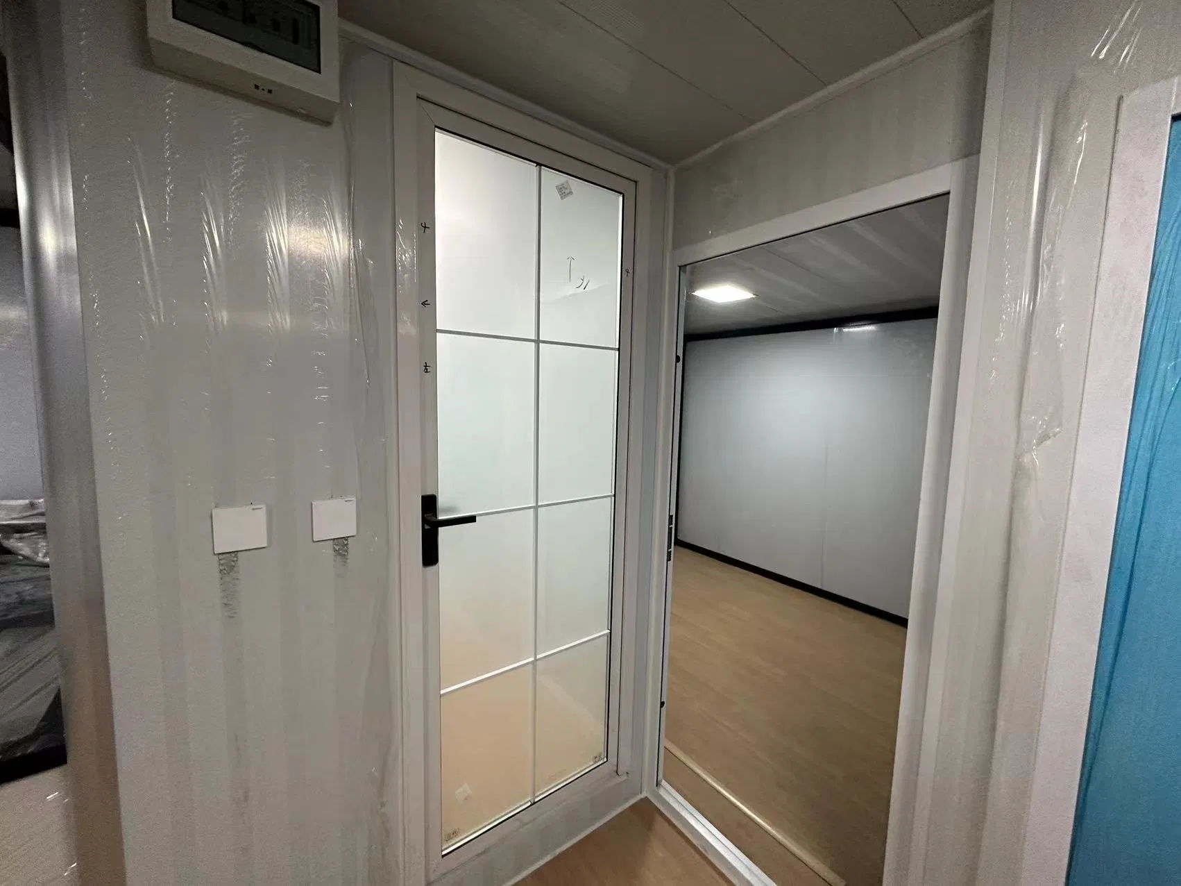 20FT/30FT/40FT Customized Plastic Film Packaging Foldable Expandable Mobile Container House with ISO Expandable Container House