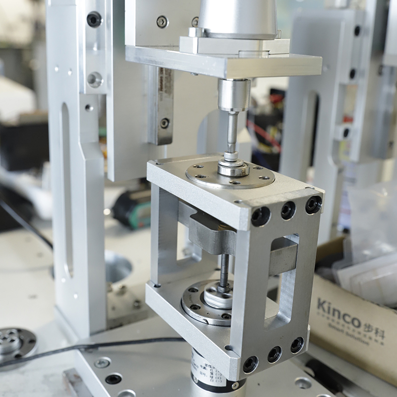 Аккумуляторный шуруповерт с контролем крутящего момента