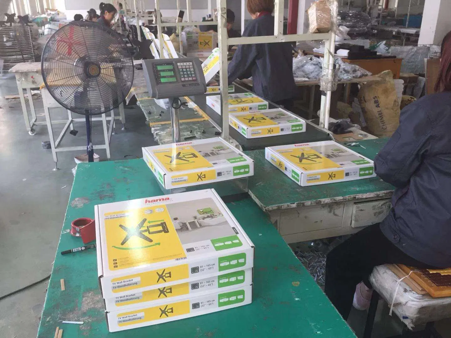 Wm8-443 23-55 Inch Cantilever Bracket Swivel TV Mount Slim Wall TV Wall Mount Heavy Duty