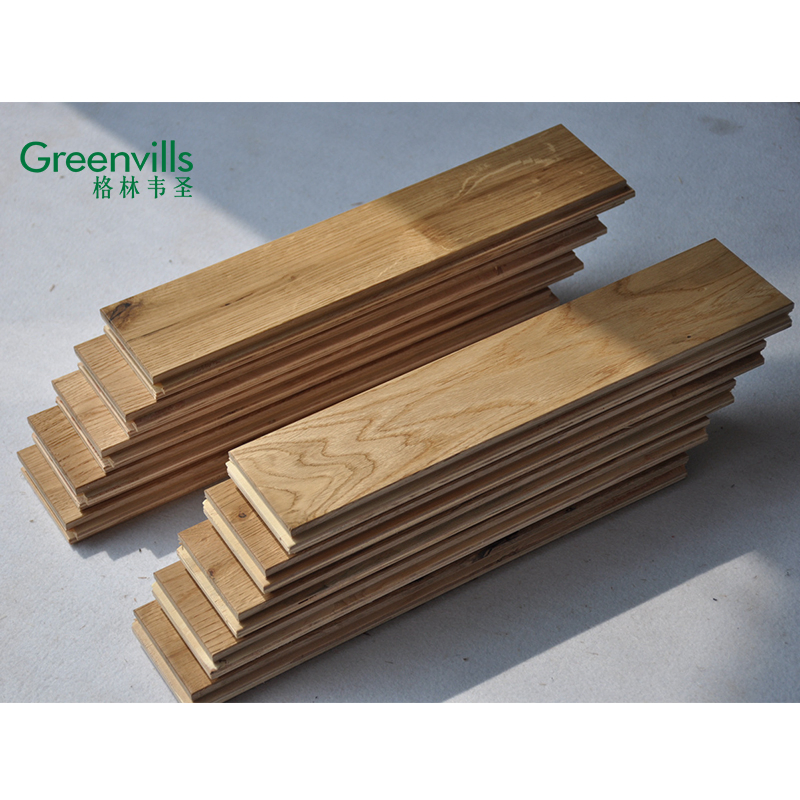 Инженерная паркетная доска елочкой натурального цвета