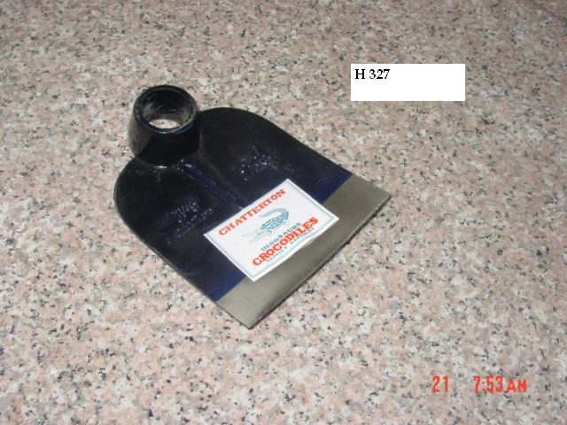 One-Piece Forged Agricultural Shovel: a Great Helper for Digging Ditches and Fertilizing in Field Planting.