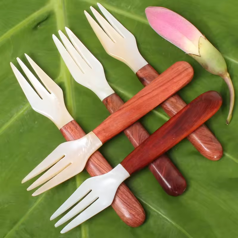 Stylish Shell Fork with Exquisite Wood Handle for Home Use
