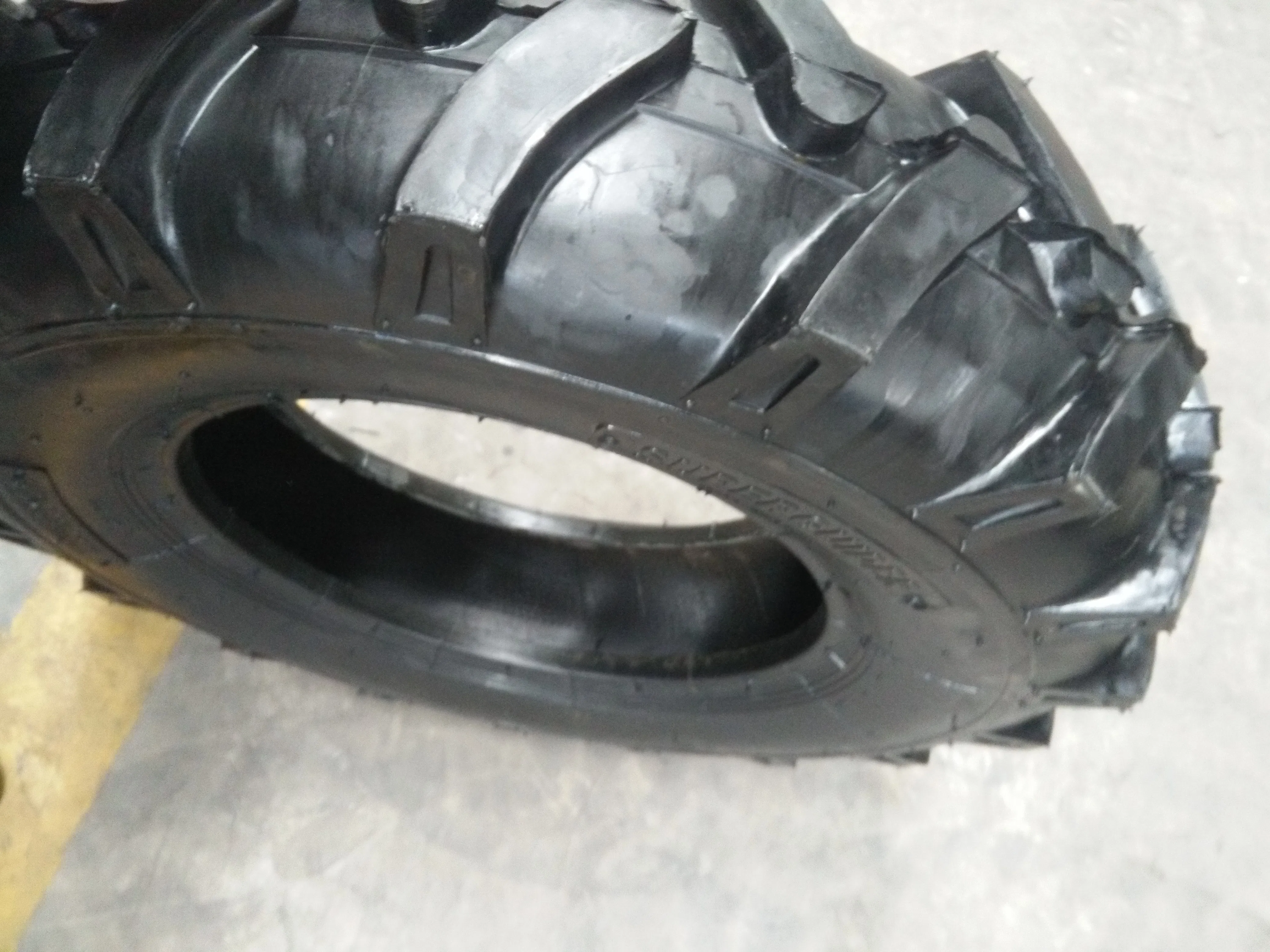 Premium Quality 14.9-24 R2 Tractor Tires for Farming