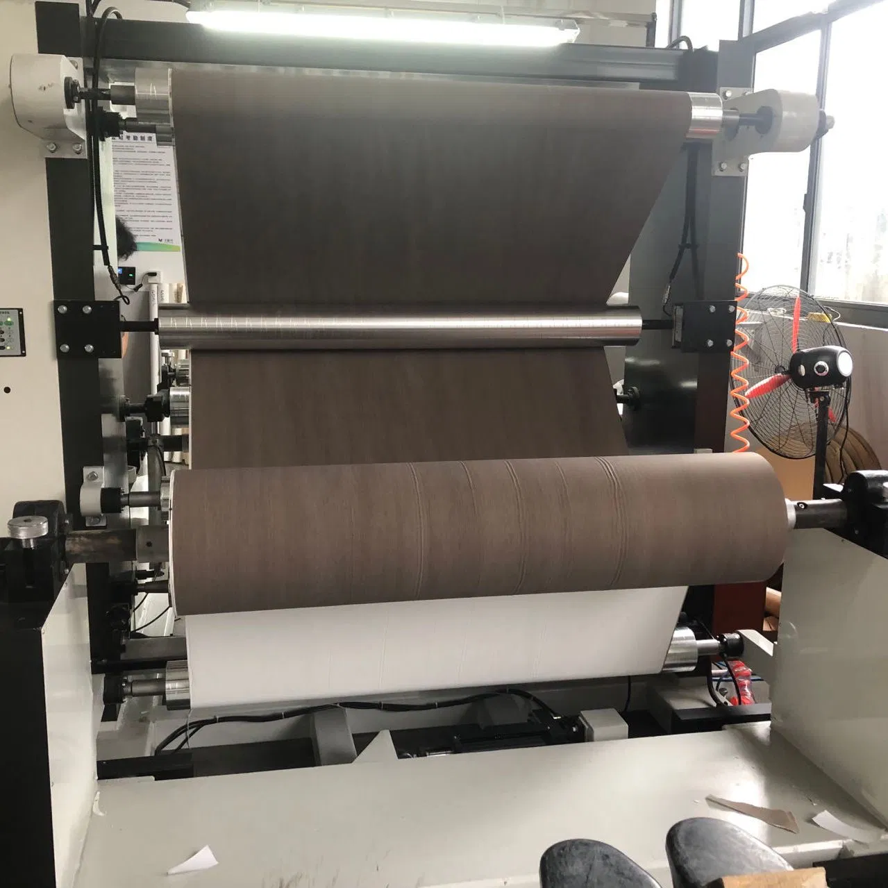 4 Feet Woodgrain Melamine Paper for Covering Flooring Surface