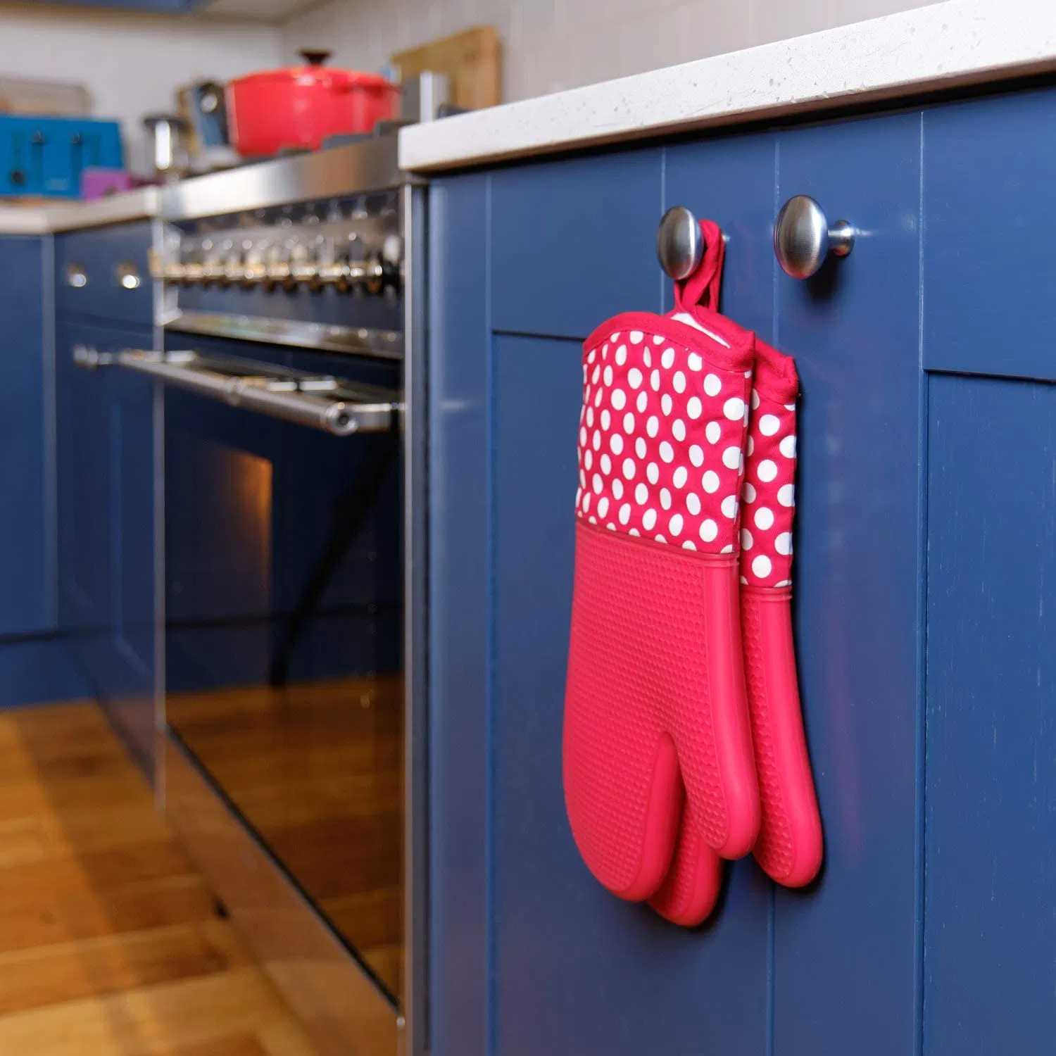 Silicone Oven Mitts - Red 1 Pair, Heat Resistant Kitchen Oven Gloves, Extra Long Super Grip Cooking Gloves, Safe Flexible Waterproof Oven Mitts Quilted Cotton