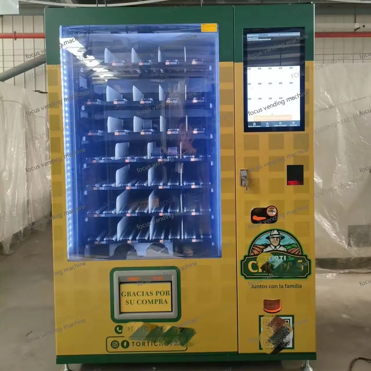 Fresh Coconut Vending Machine with Elevator System Automatic
