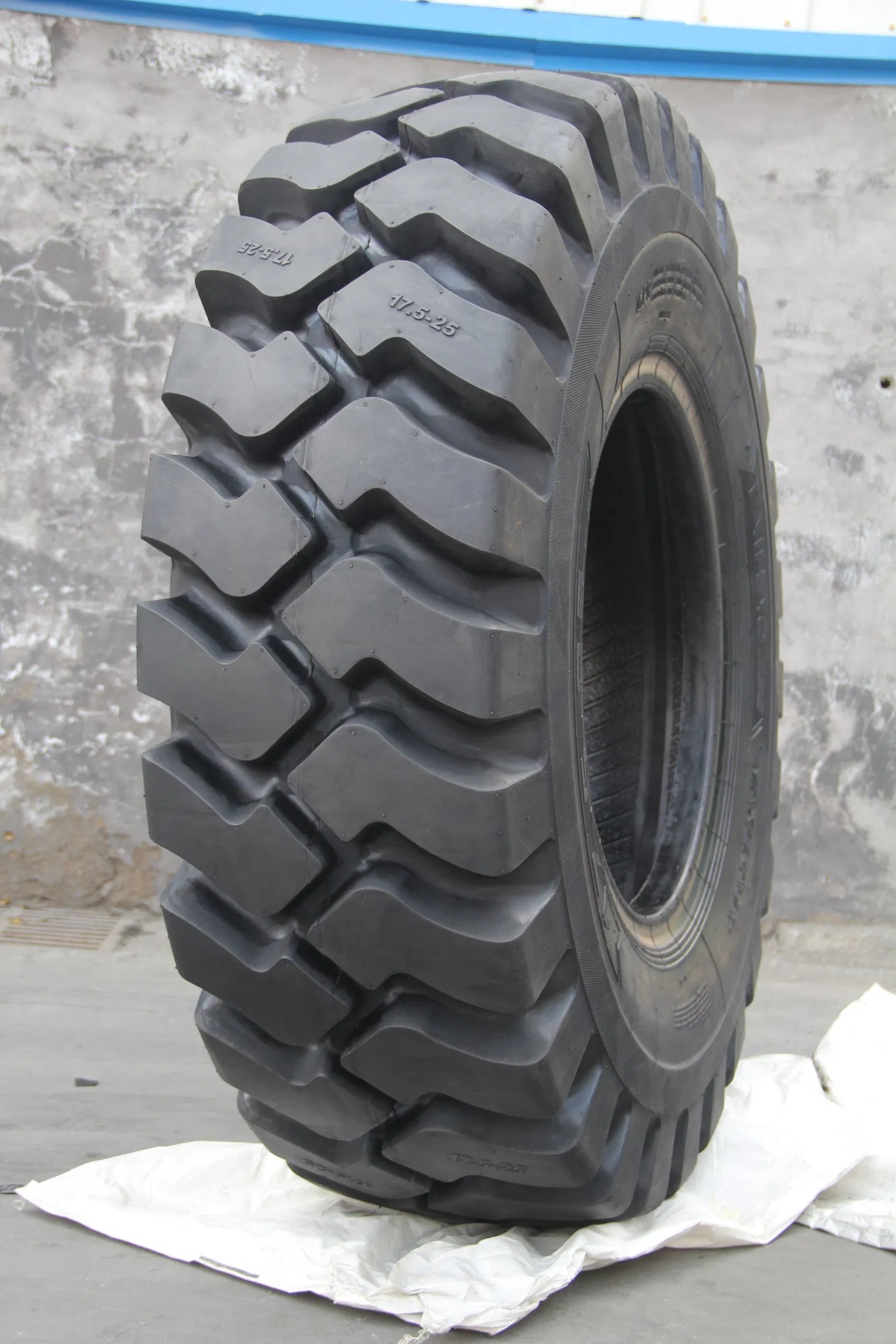 OTR Tire 17.5-25 Nylon