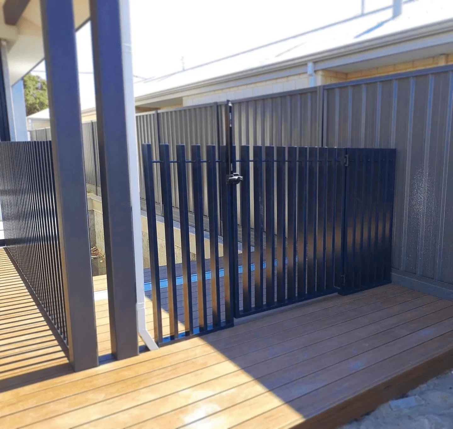 High Quality Decorative DIY Aluminum Garden Slat Blade Security Fence Post Vertical Batten Fence Gate