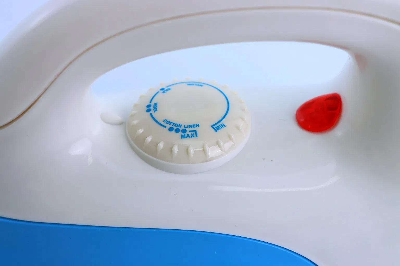 Handheld Household Electric Iron for Convenient Ironing