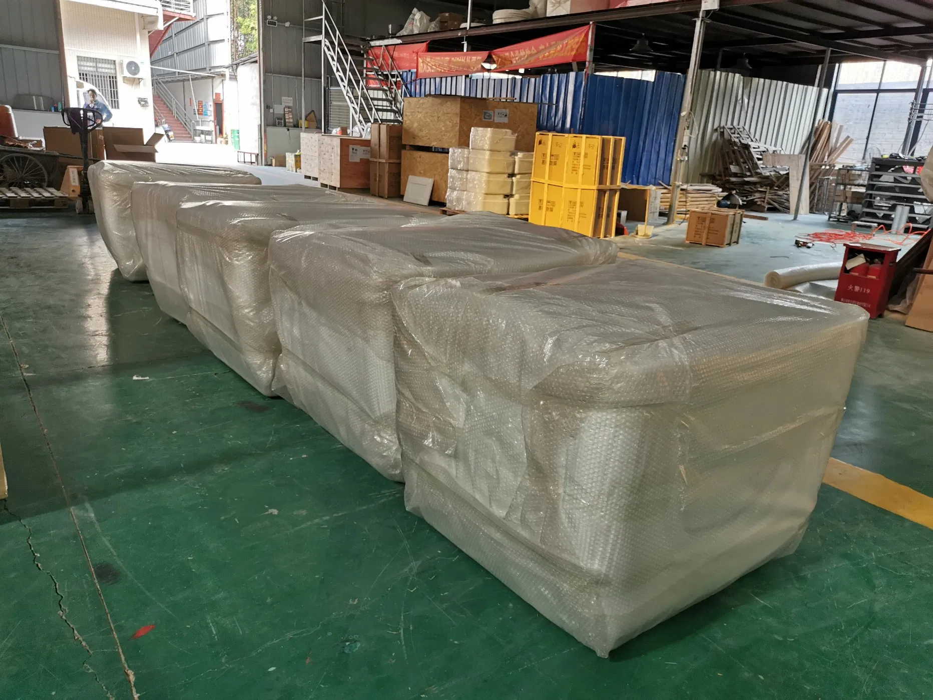 Детская ванна с гидромассажем и пузырьками воздуха