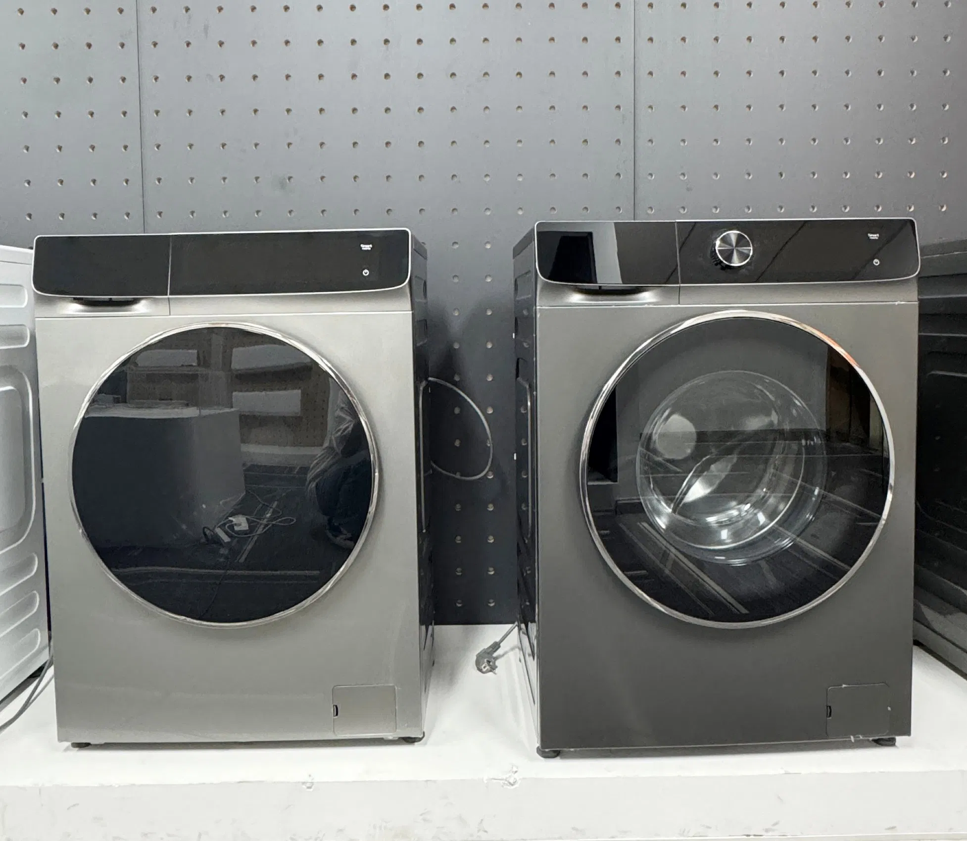 Efficient Front Loading Washing Machine with Advanced Cleaning Technology