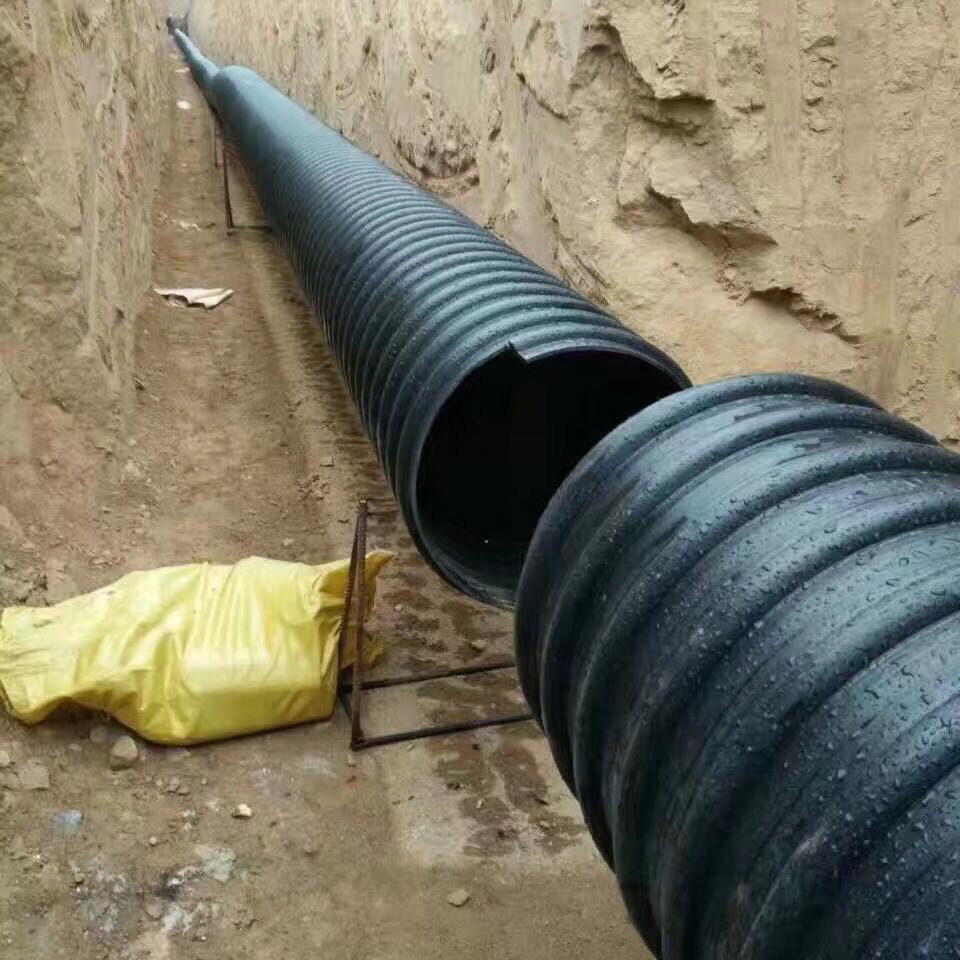 Гофрированная труба ПЭ с армированием стальной лентой