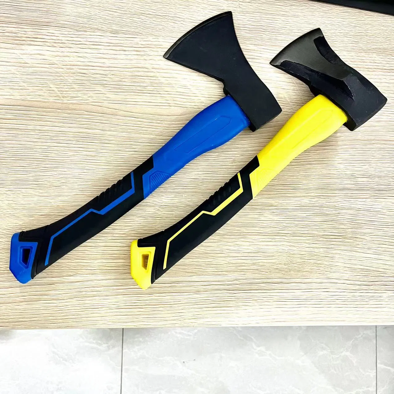 Fiberglass Handle Axe for Efficient Log Splitting and Campfire Preparation